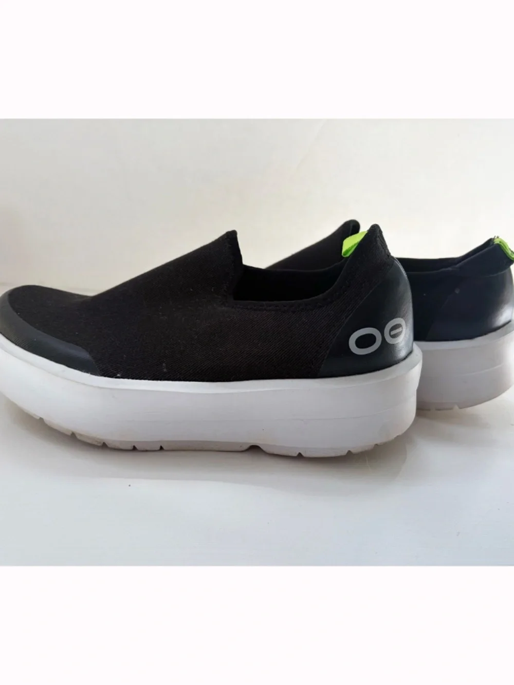 Oofos OOmg eeZee Low Recovery Slip-on Shoes, Size 6